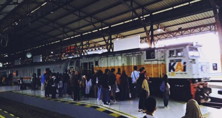 lonjakan penumpang kereta api dari stasiun daop 5 purwokerto selama libur idul adha