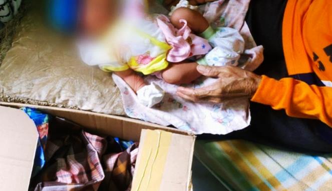 Warga cilacap menemukan bayi di teras rumah