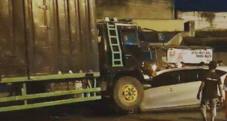 Truk Oleng dan Tabrak 7 Kendaraan di Jalan Raya Sokaraja, Banyumas