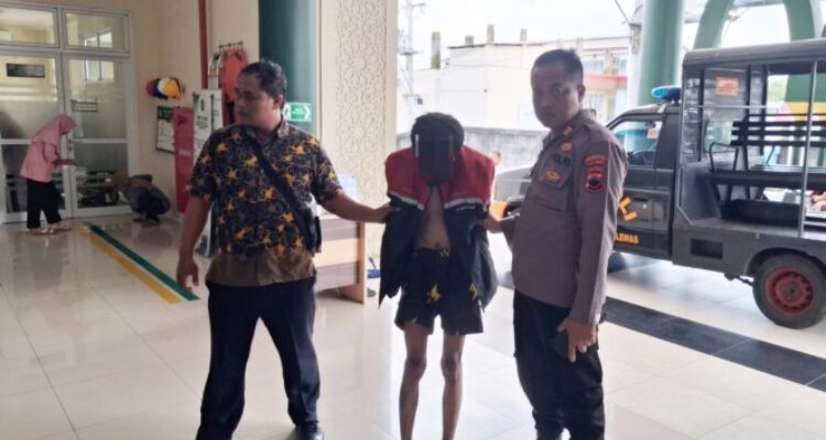 Kapolsek Karanglewas AKP Heri Sudaryanto membawa terduga pelaku curanmor