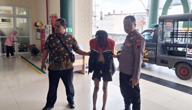 Kapolsek Karanglewas AKP Heri Sudaryanto membawa terduga pelaku curanmor
