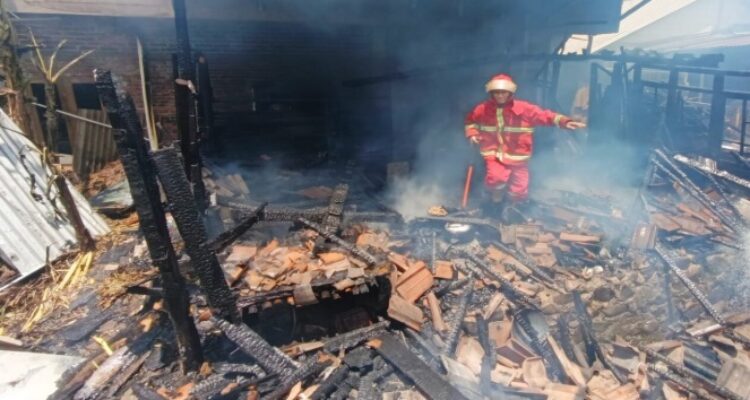 Rumah Warga Banjarnegara Hangus Terbakar